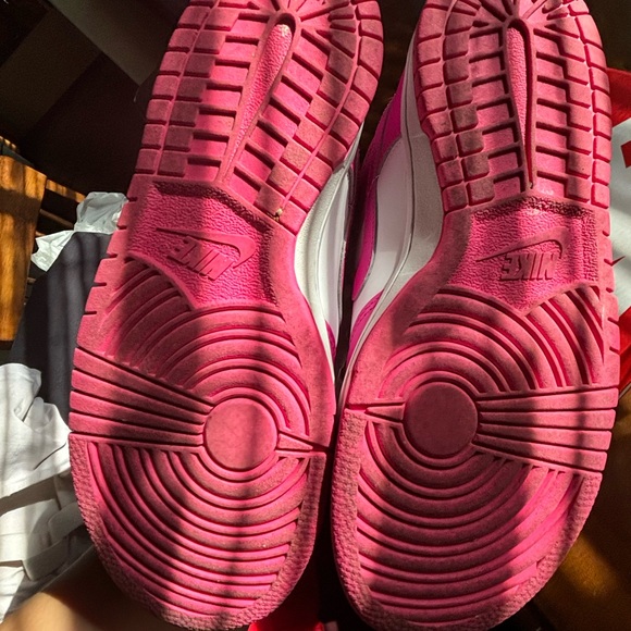 Laser fuschia Nike dunks - Picture 5 of 5